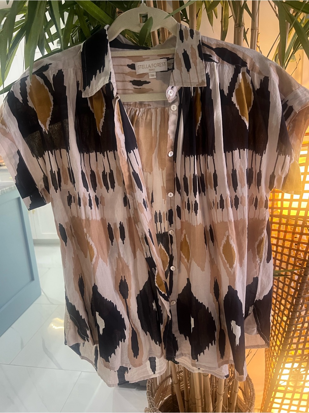 STELLA FOREST Button-Up Blouse in Black, Beige & Camel